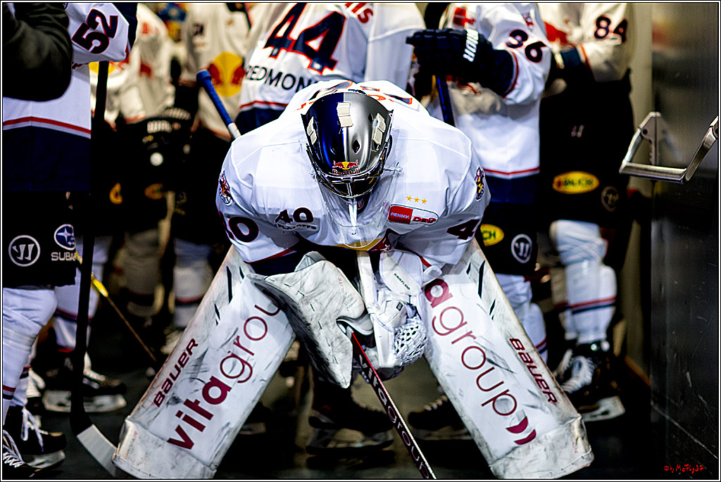 PENNY DEL Viertelfinale 4. Spiel; Duesseldorfer EG - Red Bull Muenchen; Duesseldorf, 16.04.2022